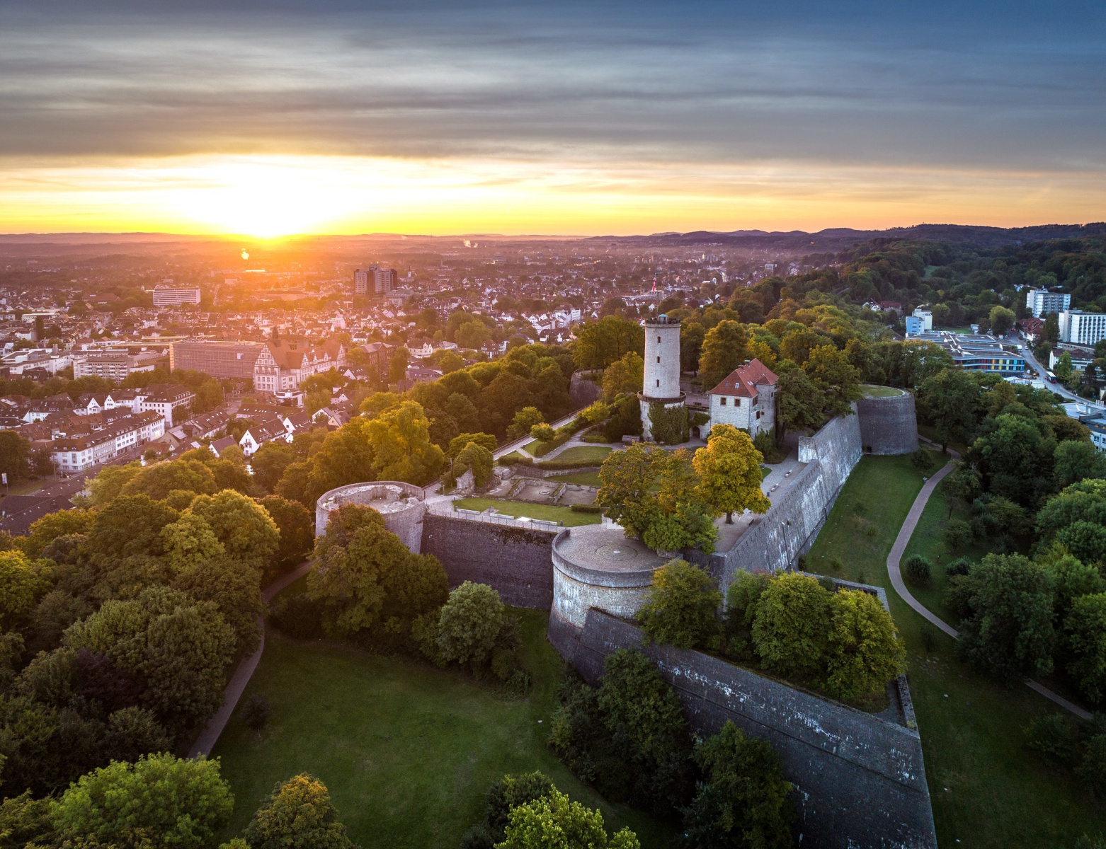 Drohnensicht auf die Sparrenburg