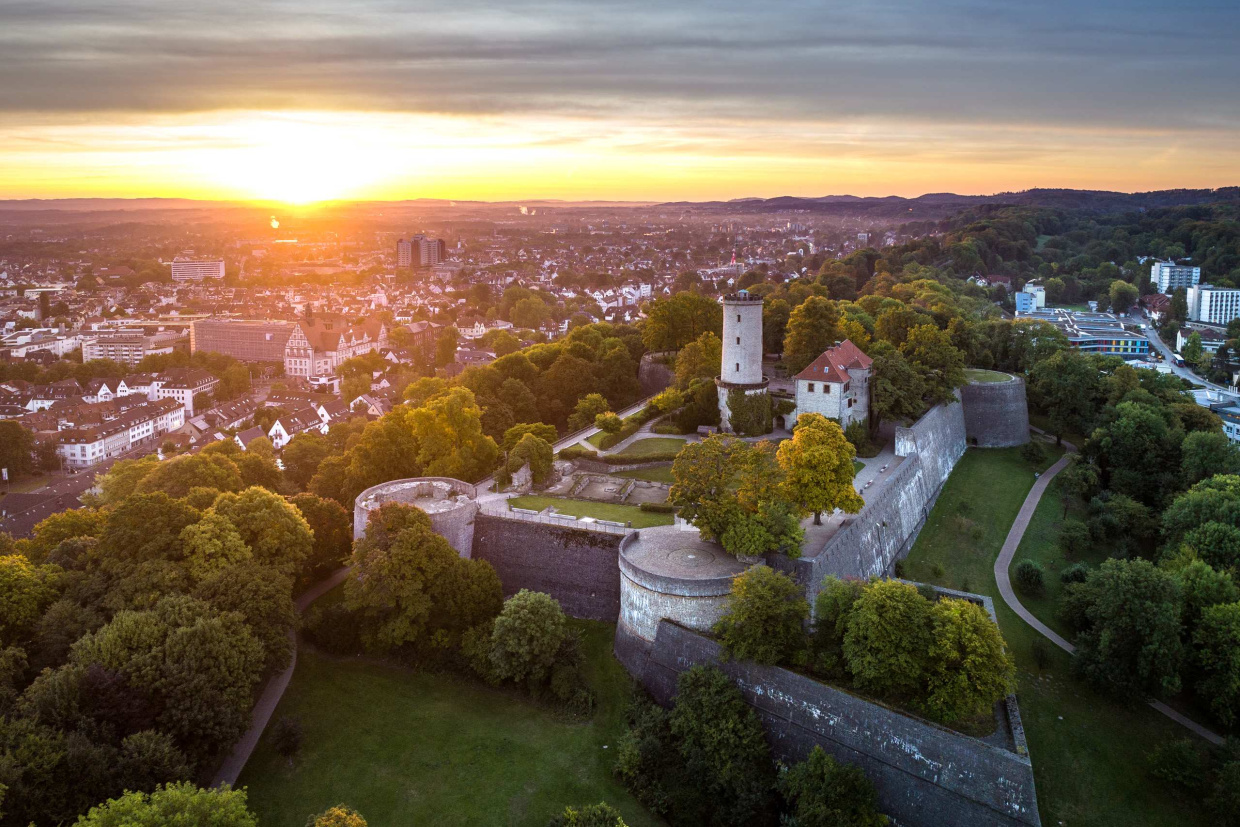 Teutoburger Wald Tourismus / D. Ketz Building Castle Cityscape Fortress Nature Outdoors Sky Urban