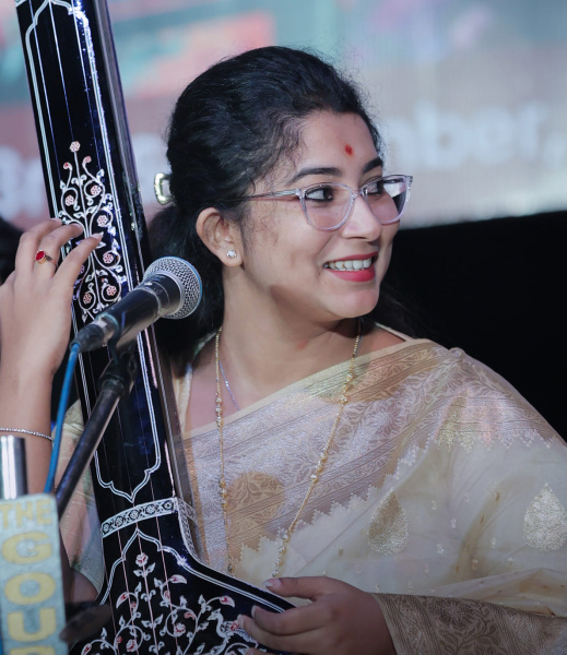 Ananda Project, Adrija Basu, Gesangslehrerin