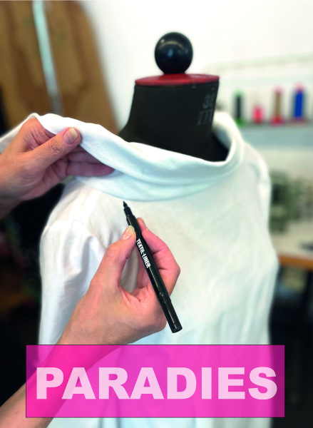 Prototyp Erstelllung in einer Schneiderwerkstatt. Markierung von Schnittänderung auf weißem Kleid