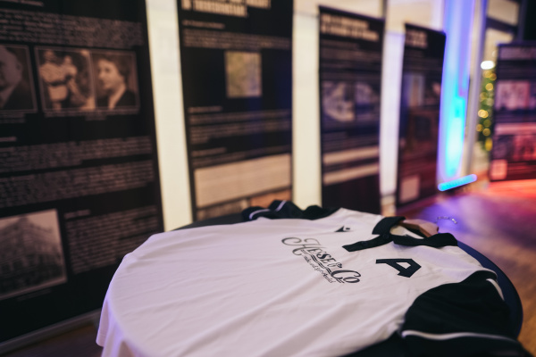 Ausstellung zu Julius Hesses Leben inklusive Sondertrikot anlässlich des 80. Todestages