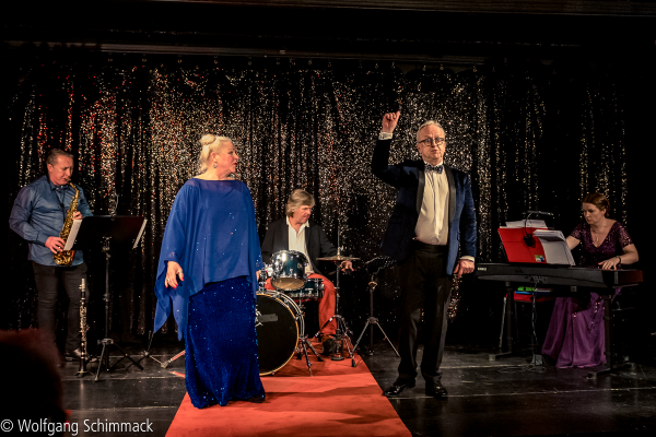 SenzaNome & Friends zeigen mit "Top of the World" ihr neues Programm